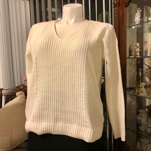 Calvin Klein Jeans NWOT Sweater V neck long sleeve